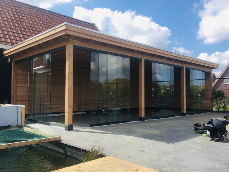Vrijstaande overkapping Lewedorp