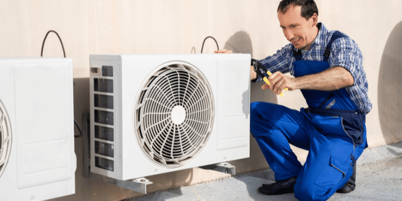 airco laten plaatsen daarvoor aan zijgevel