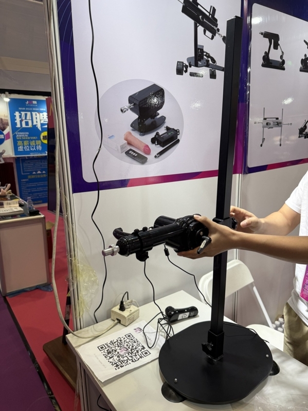 A Mid-Sized Fucking Machine, Ero Expo 2025 Exhibition