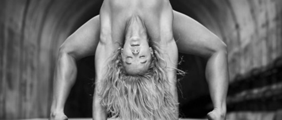 Venus as an Acrobat In Stunning Photographs of Acey Harper