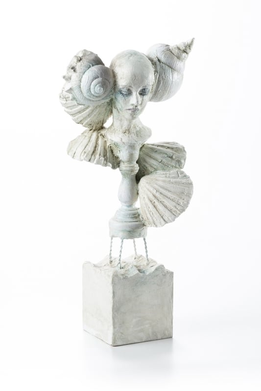 aquirax uno statue