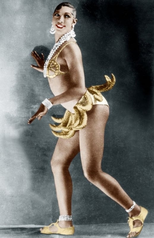 Bananas belt - Josephine Baker (1906-1975),  Folies Bergere Paris, 1925. Photographed by Lucien Walery