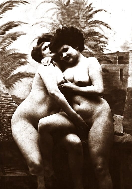 Chubby Lesbian Erotica - 1920s Vintage Erotic Postcards/Photographs Depicting Lesbian Encounters