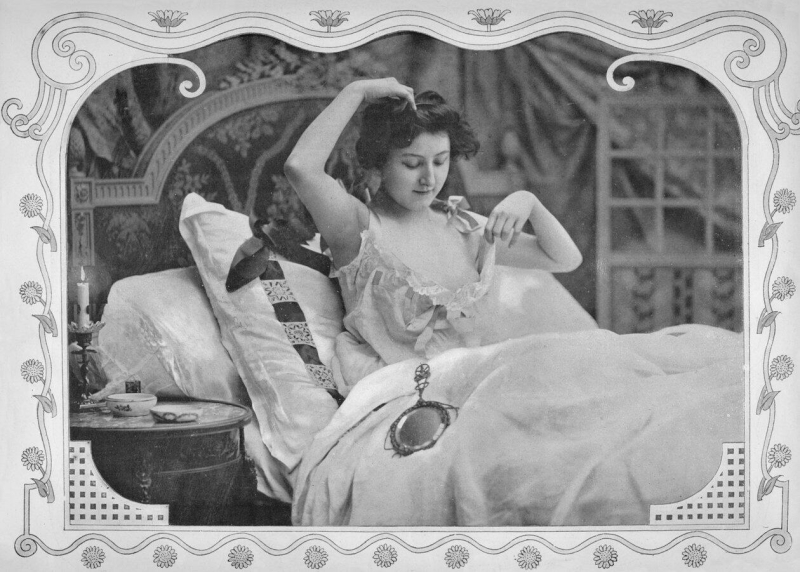 La Comparaison (1900) monochrome photograph by an anonymous artist, edited by Ludovic Baschet La Comparaison (1900) monochrome photograph by an anonymous artist, edited by Ludovic Baschet