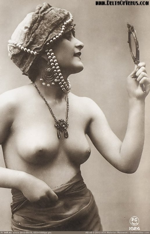 Nude Flapper with mirror, Vintage erotica ca 1920