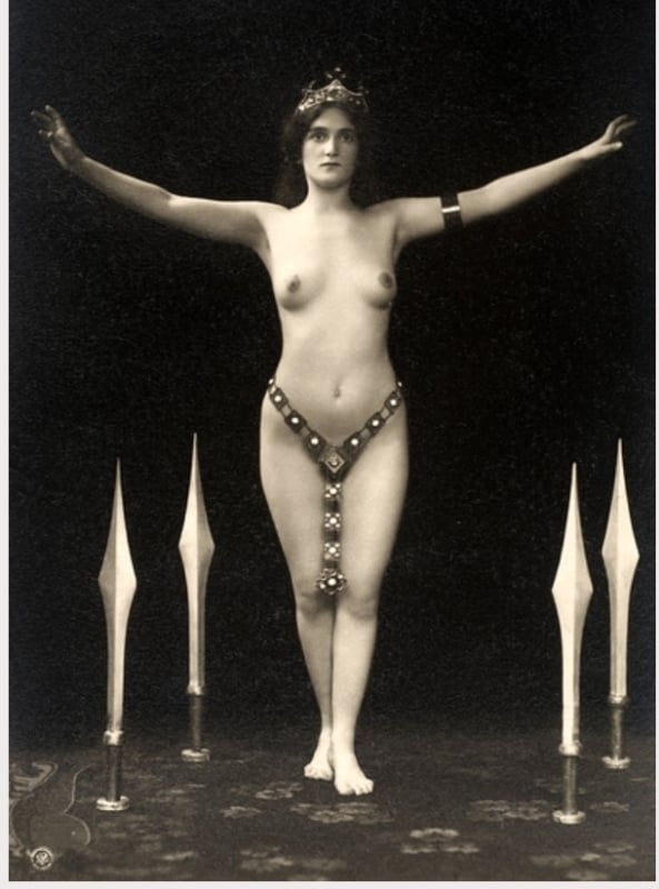 Olga Desmond performing the ‘Sword Dance’ (1908). Photo by Otto Skowranek