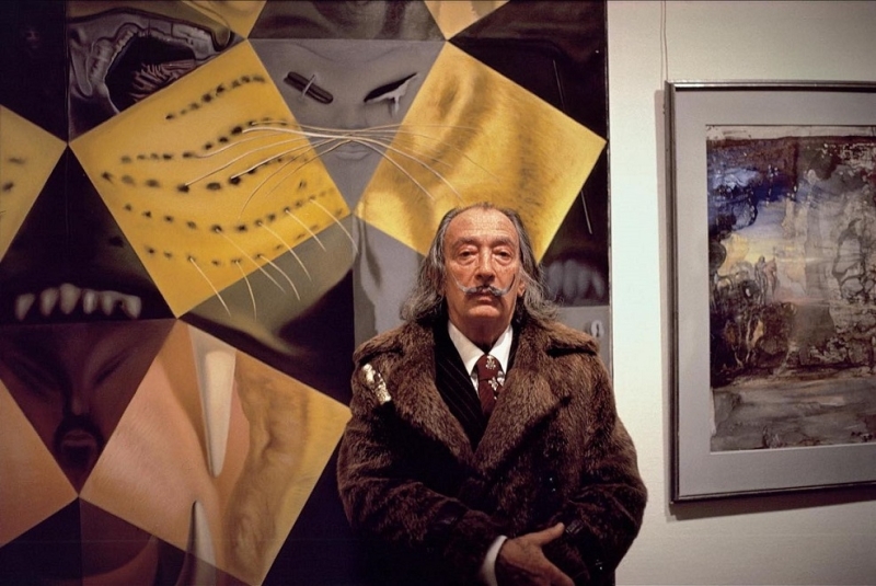 Salvador Dali in front of his Royal Tiger painting