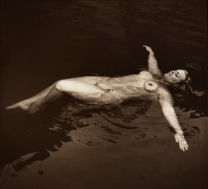 sarah saudek nude in the water