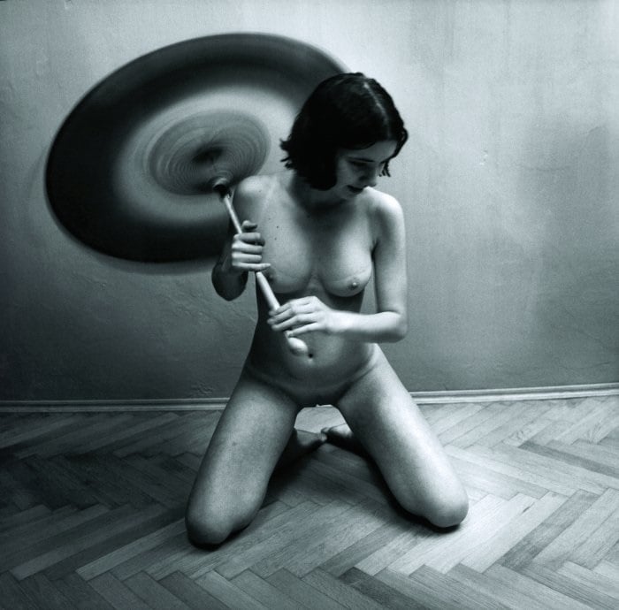 sarah saudek nude with umbrella