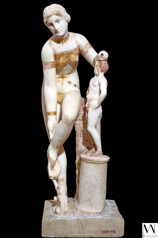 statuette of Venus in a bikini