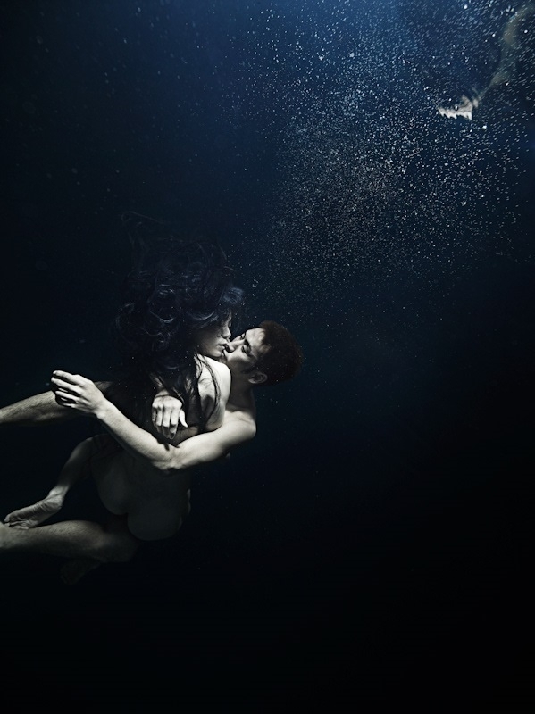 underwater nudes by Tomohide Ikeya