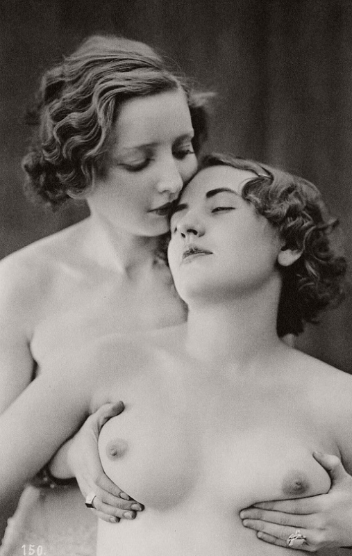 vintage picture  'Close-up of female lovers' (c.1920)