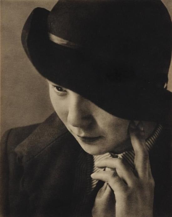 Yasuzō Nojima Female portrait of female sporting hat