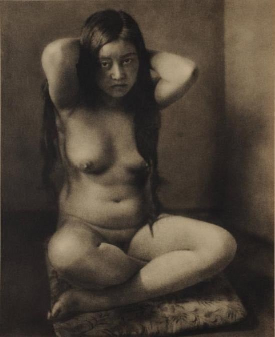 Yasuzō Nojima sitting nude