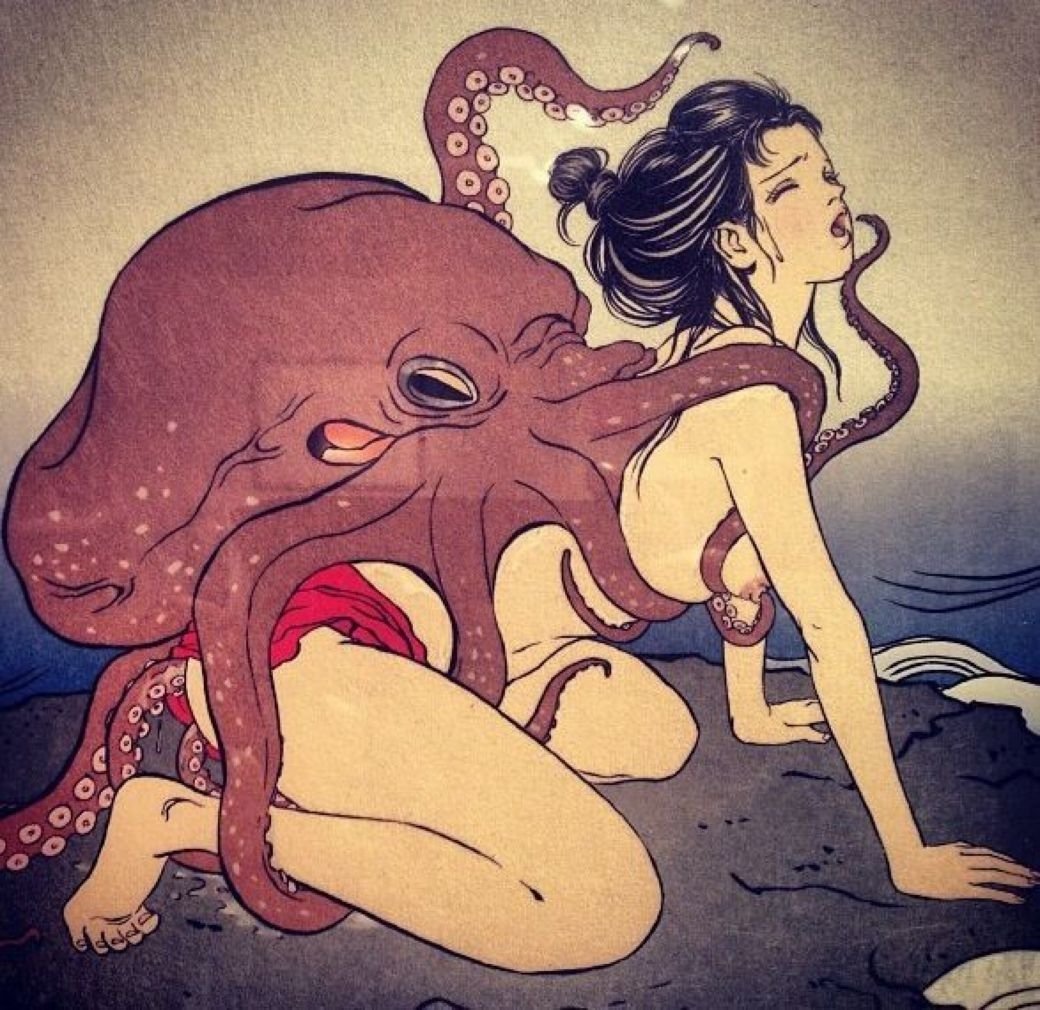 Octopus making love to ama diver