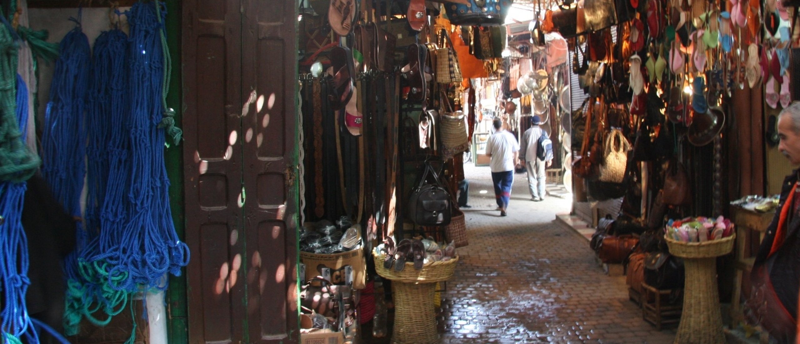 Plakkracht | Wat de meeste schrijvers nalaten (en de marktkooplui van Marrakesh niet)