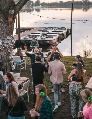 Een silent disco feestje in Gelderland