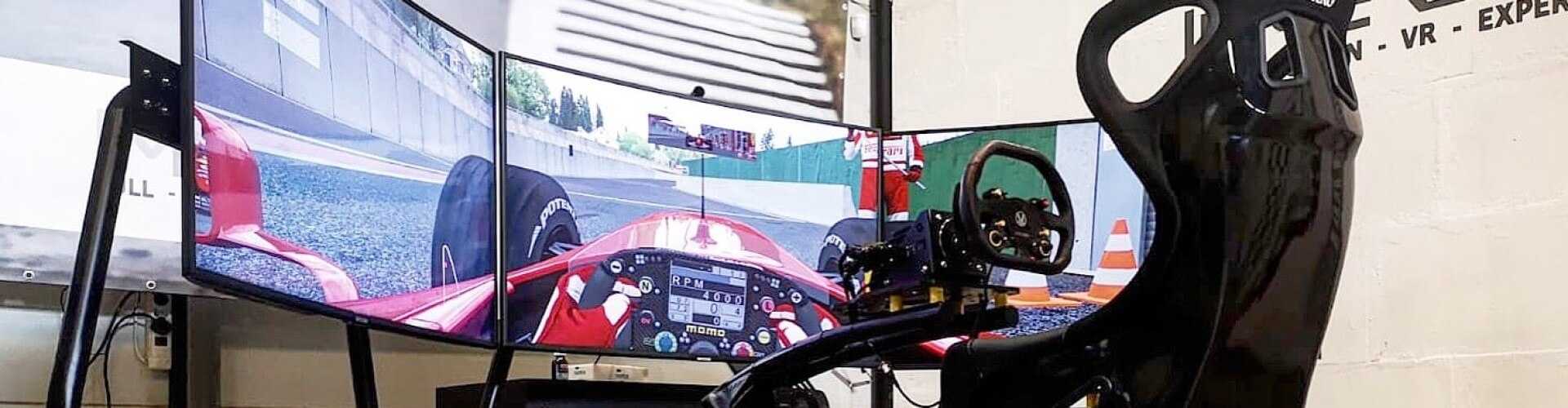 Race simulator met triple monitor huren voor een beursstand