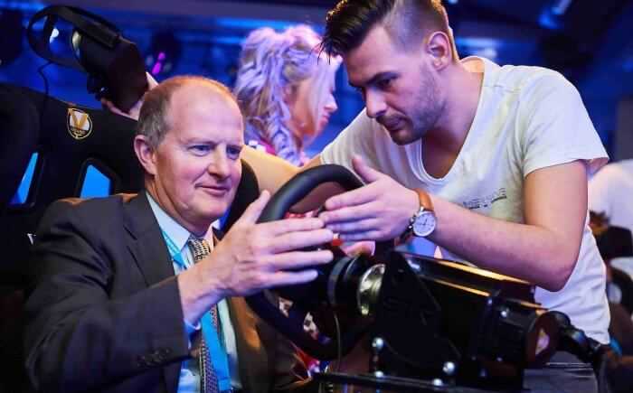 Een race simulator huren voor op uw beursstand, feest of evenement