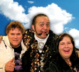 Ronnie Ruysadel vormt in 2012 een gelegnheidstrio met Zanger Rinus en Deborah