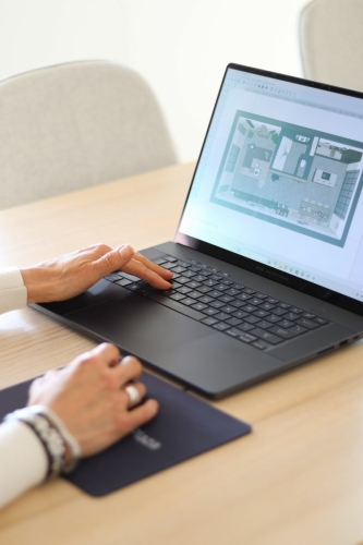 Afbeelding met een laptop met SketchUp