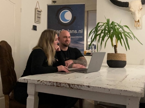 Slaapcoaches bas en jen geven coaching