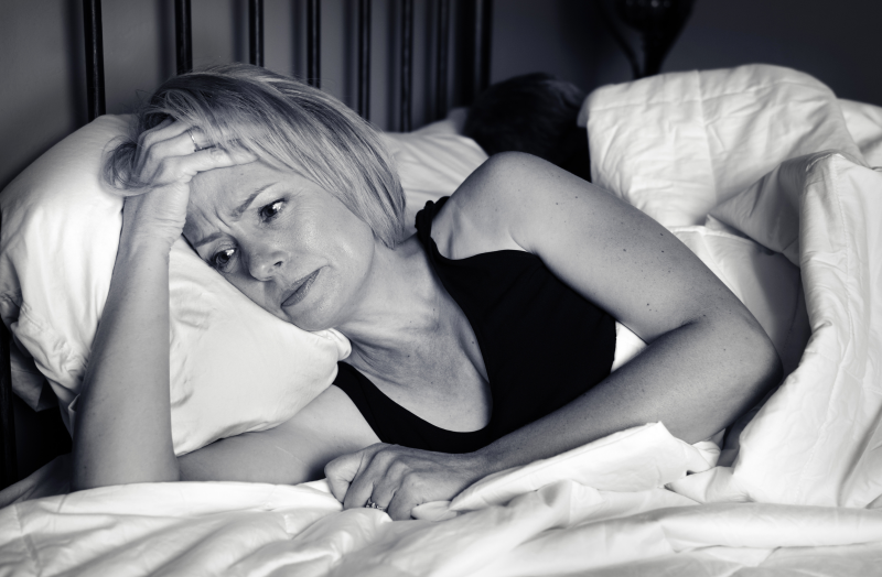 Vrouw-snachts-wakker Vrouw-snachts-wakker