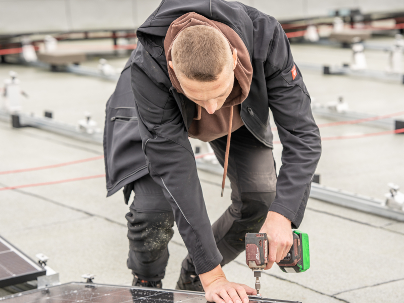 Zonnepanelen monteren op het dak