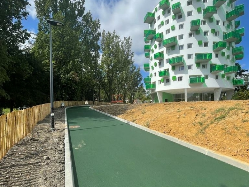 Green coloured asphalt