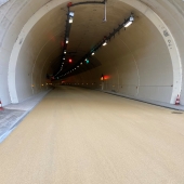 Light coloured asphalt tunnel reducing light consumption