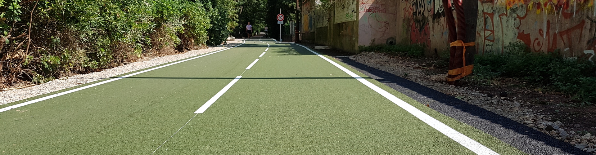 Green coloured asphalt bicycle lane