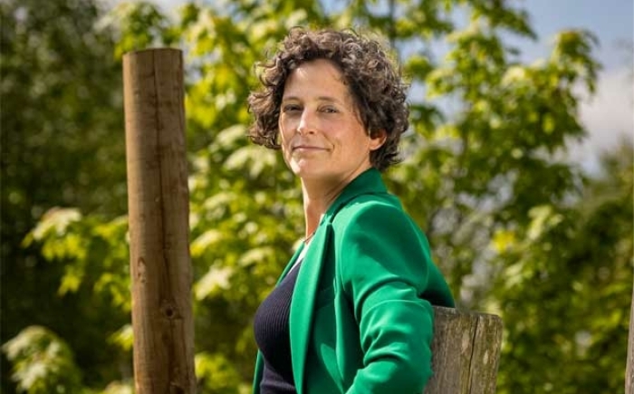 suzanne van ginneken speelt in speeltuin