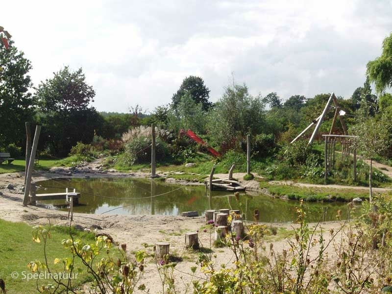 natuurlijke speeltuin in Vogelwijk Leiden