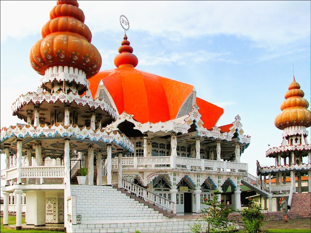 Hindostaanse mandir in Paramaribo Suriname voor Vishnu Rama en Krishna verering