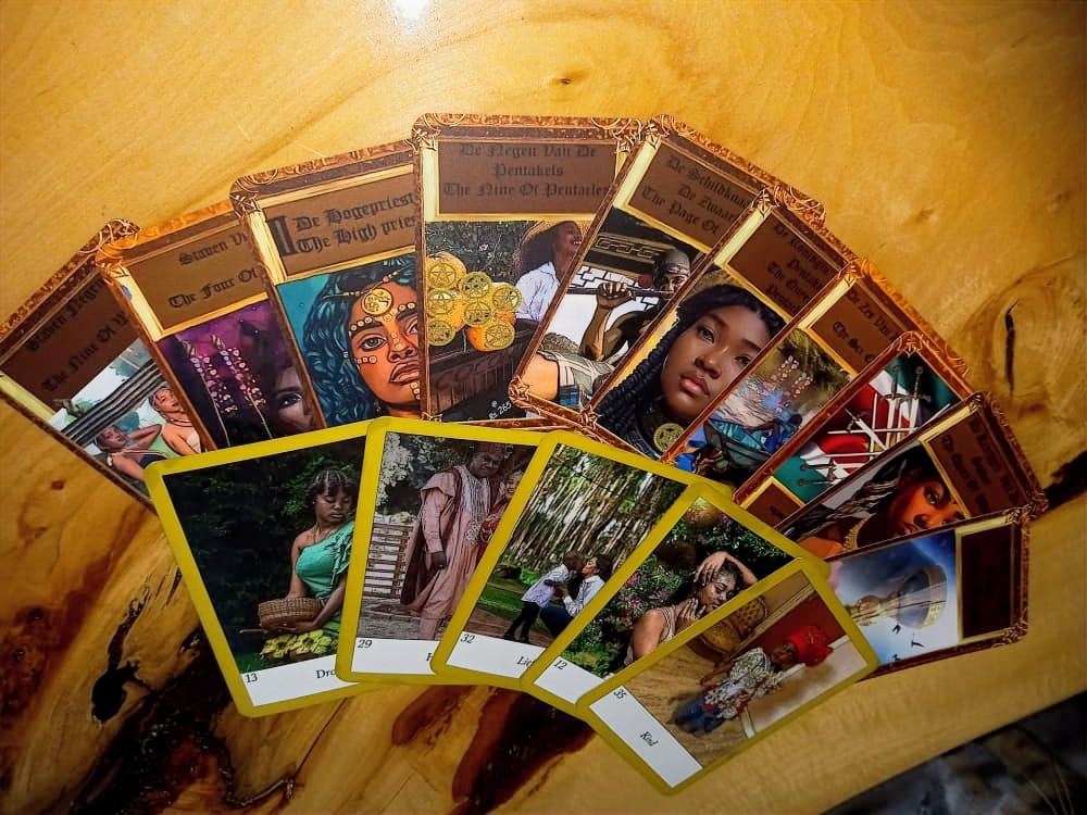 Sranang Tarot reading kaarten Rachida Kacimi Lyluah
