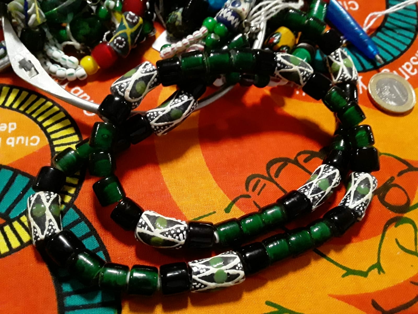 Luango ketting met groene kralen en Afrikaanse glaskralen