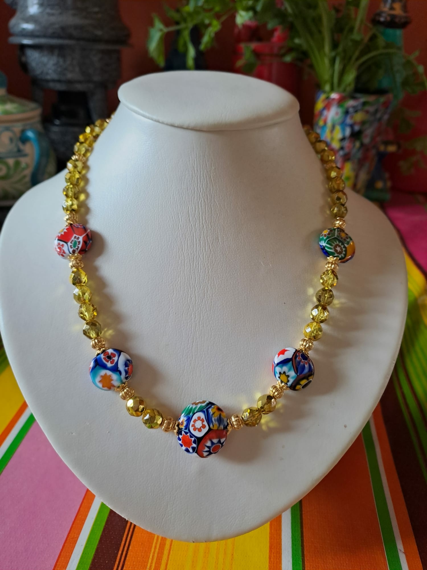 Gouden Aisa ketting met millefiori glaskralen