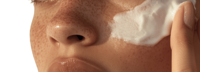 Kan je met make-up in de zon?