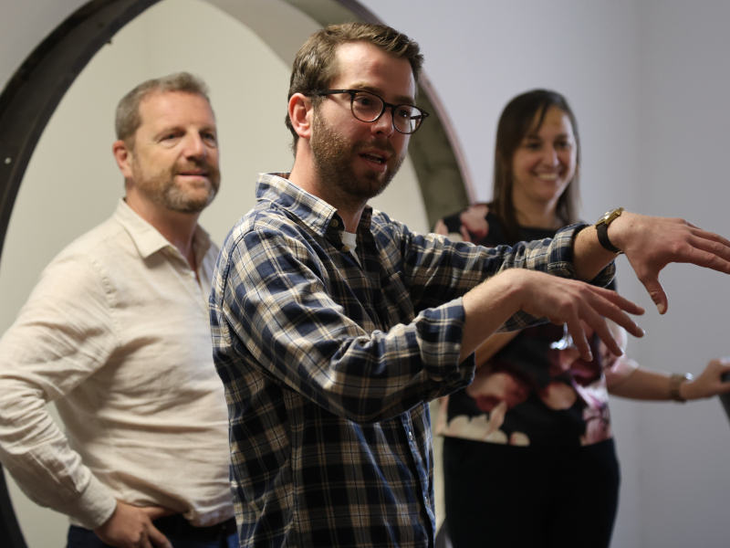 Korneel Marchand geeft uitleg over het intervisie aan accountants