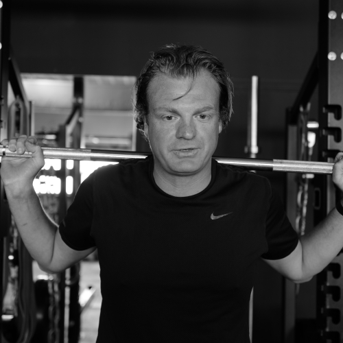 Man is aan het sporten, maar hoe vaak sporten voor resultaat