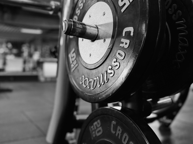 Vrije gewichten voor krachttraining bij STERK Naarden