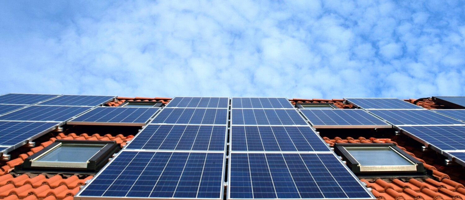 Zonnepanelen in serie of parallel schakelen?