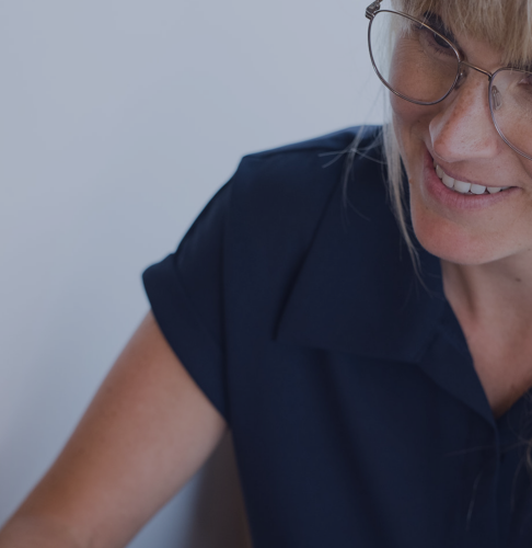 Defje van Studio Jij – gids in blokkades loslaten – begeleidt vrouwen in Lede, Aalst en Gent om thuiskomen bij jezelf, rust en vertrouwen te vinden.