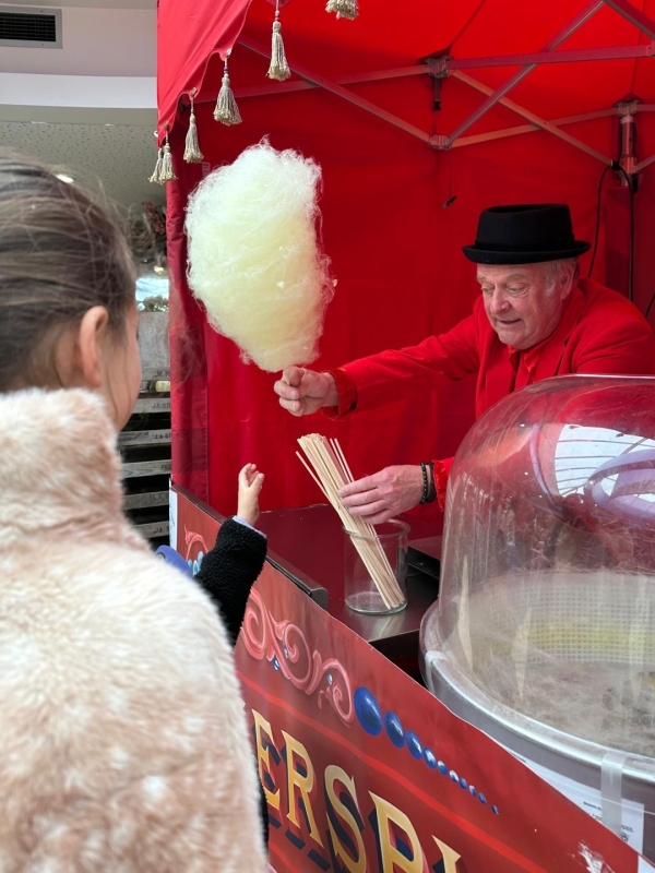Suikerspinmachine huren met personeel voor jouw evenement