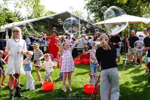 zeepbellen op Akoestival woerden  foto door Hans Pieters