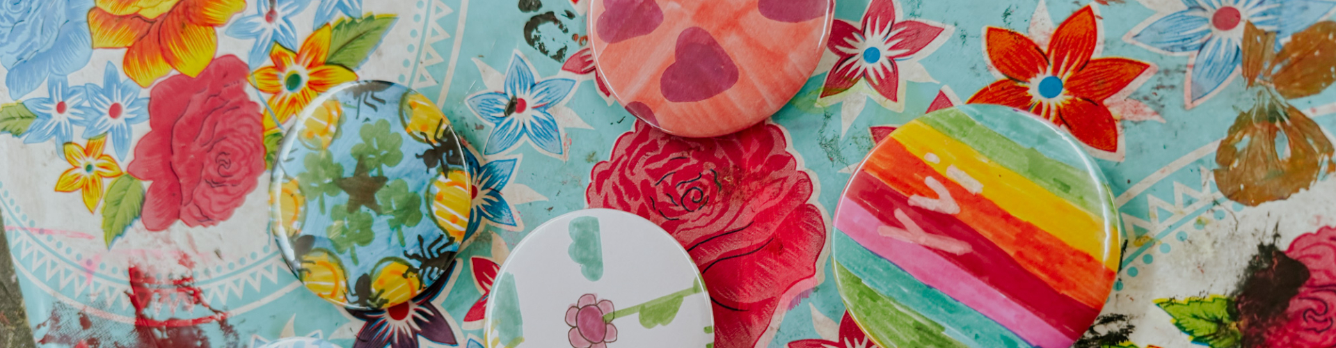 Buttons maken op locatie | buttons maken creatieve workshops die je kunt inzetten voor festivals, winkelcentra,