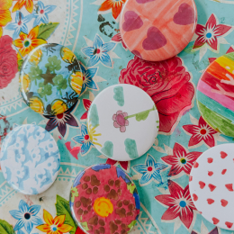 Buttons maken op locatie | buttons maken creatieve workshops die je kunt inzetten voor festivals, winkelcentra,