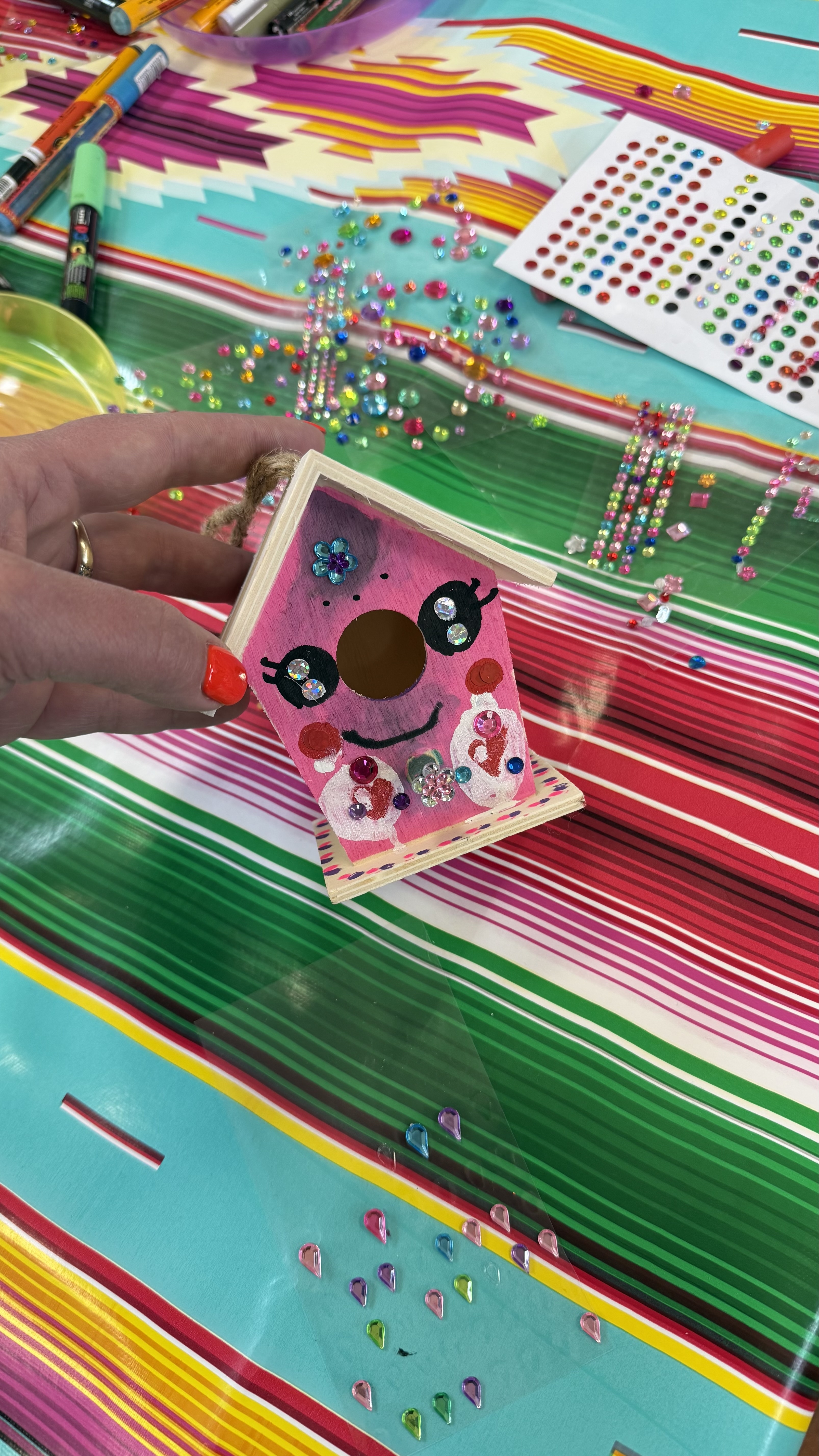 Mini Vogelhuisjes Versieren met verf en stickers