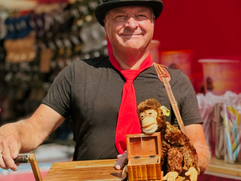herman draait het nostalgisch buikorgel op evenement