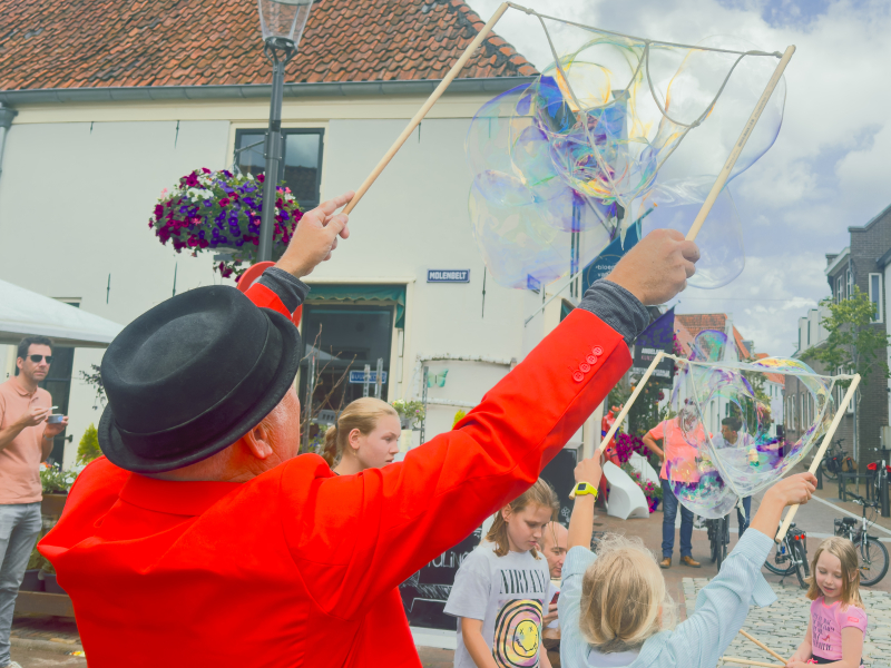 Zeepbellen Act van herman  op evenement in Hattem
